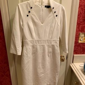 Knee-length dress with 3/4 length sleeves, V-neck